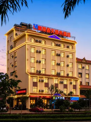 Mangshi Beautiful Spring Business Hotel - parking