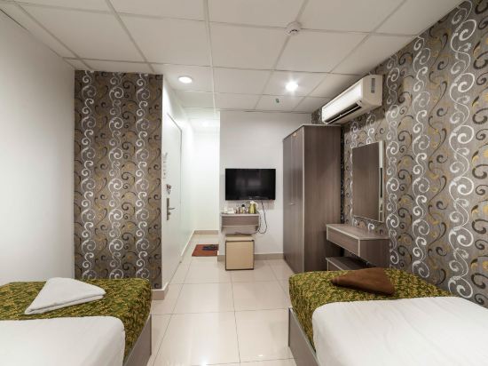 Lacomme Inn