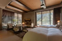 Nujiang Lushui Anyu · A'duo Hillside Cliff Resort Hotel - parking