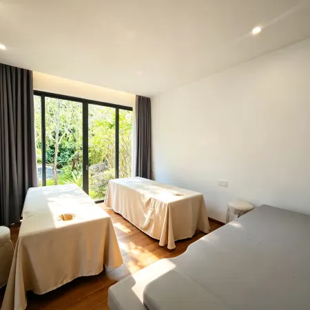 Yingde Jiqingli Xianhu Hotel