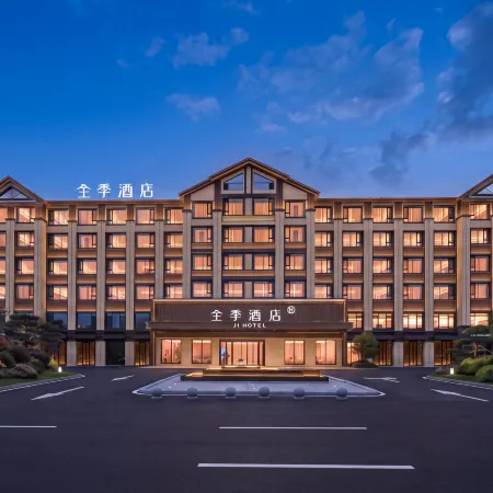 JI Hotel (Changbai G331 National Highway Changbai Port)