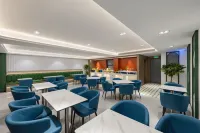 Mooring Manbo · Designer Hotel (Yichang Wuyi Square East Station) - ที่มีฟิตเนส