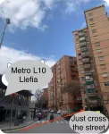 sea view and barcelona city skyline view ,metro at door - 3-Star