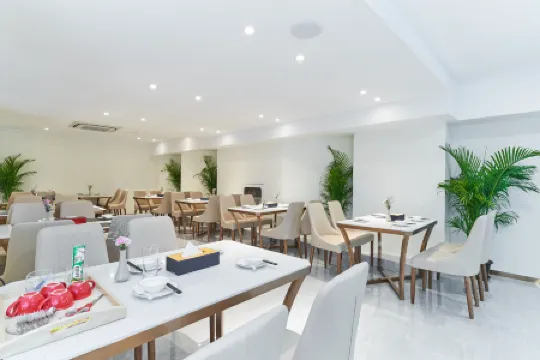 Sapphire Hotel Silom Bangkok Отели рядом с достопримечательностью «Золотой Будда»