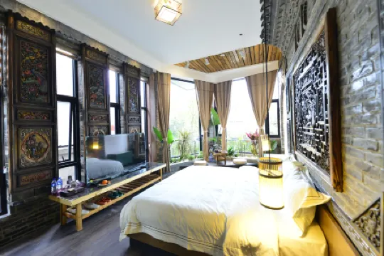 Qingsu No.1 Courtyard (Weishan Ancient City Pioneer Chongzheng Academy)