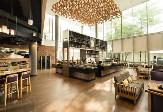 1. 더블트리 바이 ..