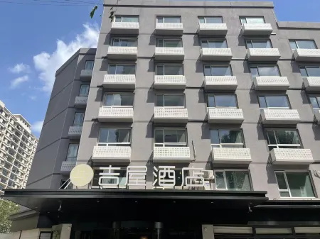 Beijing Jiwu Hotel (301 PLA General Hospital Wukesong Subway Station Branch) Отели рядом с достопримечательностью «Jinan Garden»