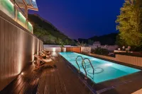 Yosemite Suites - Infinity Pools