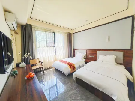 Fugong Penglai Hotel (Nujiang Fugong Branch) Отели в г. Фугун