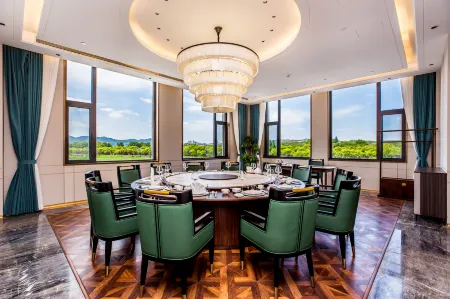 Chengde Lan Horizon Hotel (Mountain Resort) Отели рядом с достопримечательностью «Eight Outer Temples»