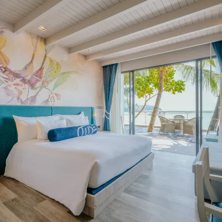 Hotel Tide Phuket Beach Front Отели рядом с достопримечательностью «Порт Ратсада»