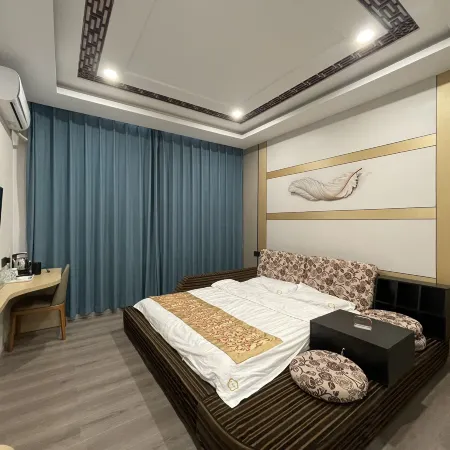 Fuyang Xinghuacun Business Hotel (Yujiu Culture Scenic Area)