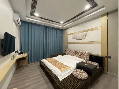 Fuyang Xinghuacun Business Hotel (Yujiu Culture Scenic Area)