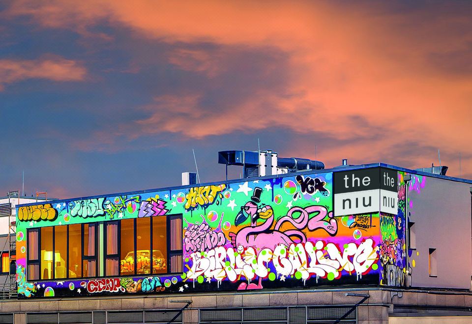 1. 홀리데이 인 -..