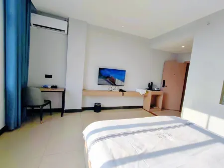 Qinzhou Seaview Bay Hotel (Qinzhou Port Plaza) Отели рядом с достопримечательностью «Seventy-two Waterways»