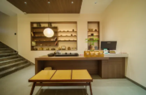 Linxiyuan Homestay (Jianshui Ancient City Small Train Store)
