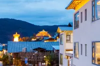 Shangri-La Jiangyue Beiting Oxygen Supply Homestay Dukezong Ancient City Dafo Temple Sutra Tube Shop - موقف سيارات