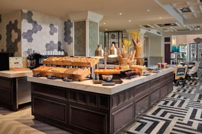 レストラン ホテル ロイヤル ホイアン Mギャラリーの写真