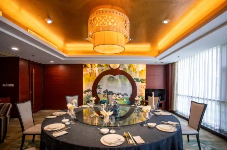 Jinling Yuntai Hotel Отели рядом с достопримечательностью «Donggang College of Huaihai Institute of Technology»