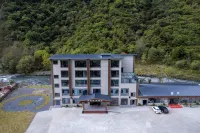 Hogg Hot Springs Hotel