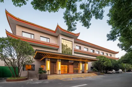 Nanyang Hotel Отели рядом с достопримечательностью «Nanyang Normal University»