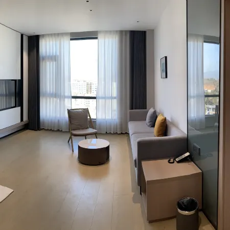 Luonan Jiahong Hotel
