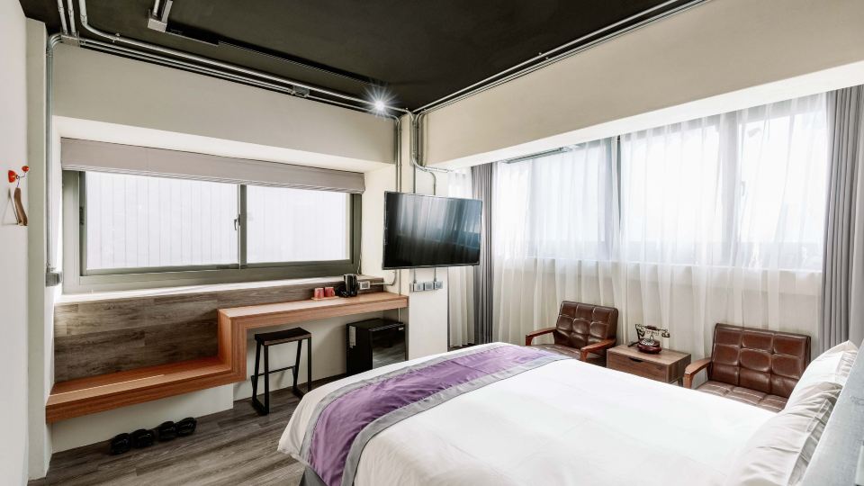 SATURN HOTEL