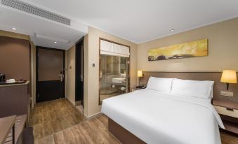 Home Inn Plus (Guilin Railway Station, Xiangbishan Park)