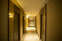 Baihan Hotel Qingyang (City People's Hospital Oriental Regent Mao Branch)
