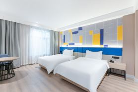 7Days Inn Hotel (Alxa Left Banner Kaiyuan Shopping Plaza)