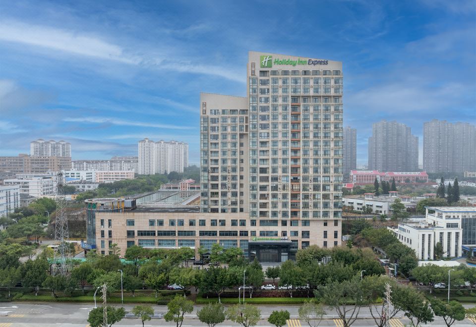 5. 홀리데이 인 익..