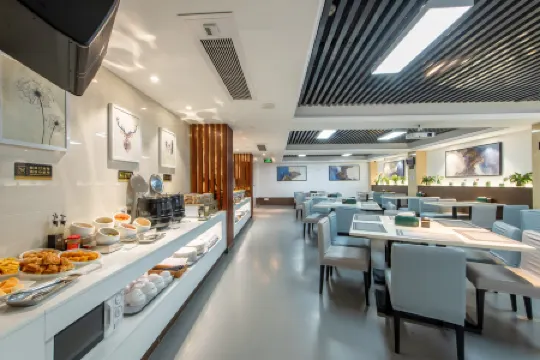 Xana Deluxe Hotel Guangzhou Xiguan Yongqingfang Zhongshan 8th Road Metro Station Branch Отели рядом с достопримечательностью «Guangzhou Sports Center for the Youth»