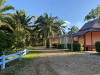 Sirikwan Resort Hotels near Kromluang Chumphon Khetudomsak Shrine