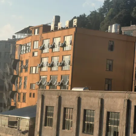 Dongyang Junyue Hotel