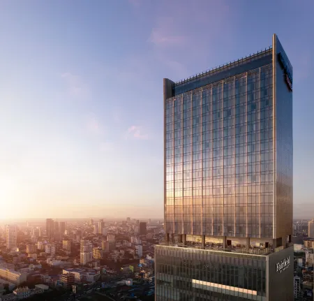 Fairfield by Marriott Phnom Penh Отели рядом с достопримечательностью «Статуя короля отца Нородома Сиханука»