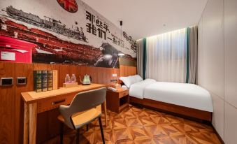 TBL Film & Television Boutique Hotel (Shanghai Weibin Road Subway Station)