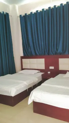 Yuanmou Jiatai Business Hotel Hotel dekat Langbapu Earth Forest (Xinhua Earth Forest)