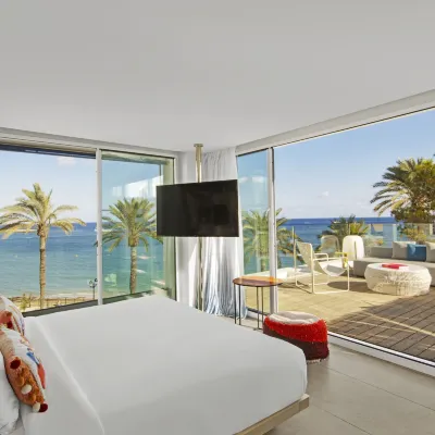 伊比沙W酒店 鄰近聖埃烏拉利亞河岸（Rio de Santa Eularia）的酒店
