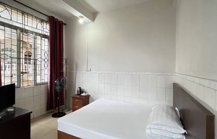 Dongxing Zhongying Business Hotel