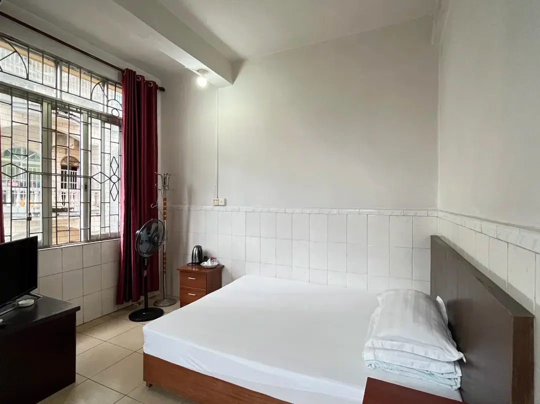 Dongxing Zhongying Business Hotel - Móng Cái