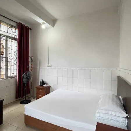 Dongxing Zhongying Business Hotel