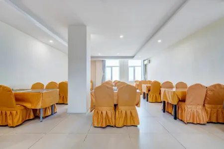 Ewenke Flag Camphor Pine Business Hotel