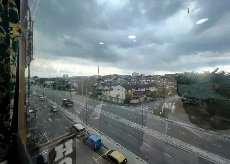 Ark Hotel Seri Kembangan Отели рядом с достопримечательностью «Terminal Bersepadu Selatan»