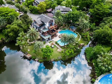 Island lakeside villas throughout the territory Отели в г. Фоган