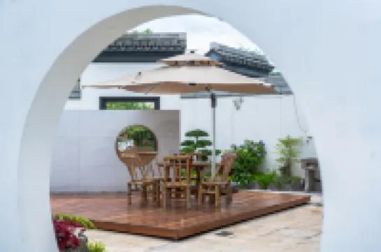 Yuelong Mountain Shangguan · Longyue Holiday Villa