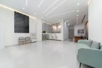 Love Travel Resort Hotel (Shanwei High-speed Railway Station China Resources Mixc World Branch)