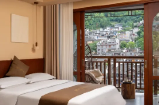 Phoenix Xiangyun River View Homestay Hotel dekat Chaoyang Palace