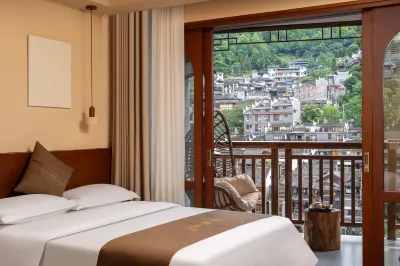 Phoenix Xiangyun River View Homestay Hotel dekat Tuo River