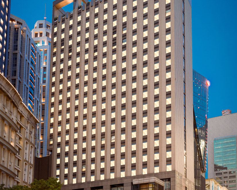 2. 호텔 참 참 -..