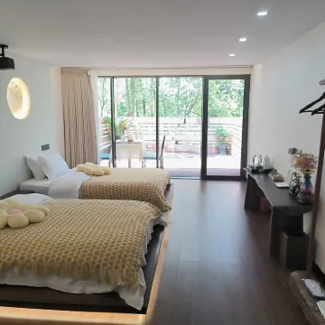 YueMengXiaoShe Hotels near Tianhe Lake